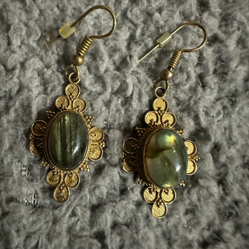 Labradorite fashion earrings gold plated 925 dimensions: 1 1/2 “ H.